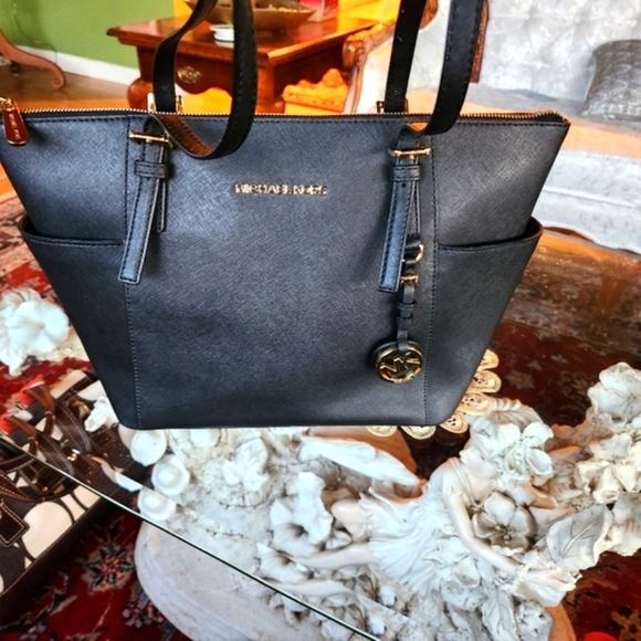 Michael Kors Shoulder Bag - Picture 2 of 4